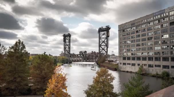 Chicago November 2Nd 2019 Κύκλος Των Ιστιοφόρων Καθώς Περιμένουν Γέφυρα — Αρχείο Βίντεο