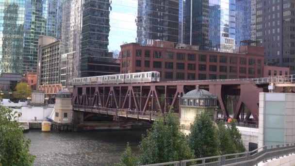 Chicago November 2019 Een Cta Trein Brengt Passagiers Het Bovendek — Stockvideo