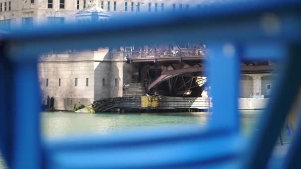 Chicago Julho 2019 Trânsito Atravessa Uma Ponte Centro Chicago Perto — Vídeo de Stock