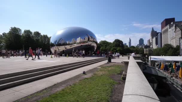Chicago July 2019 Відвідувачі Туристи Насолоджуються Теплим Літнім Днем Виставляючи — стокове відео