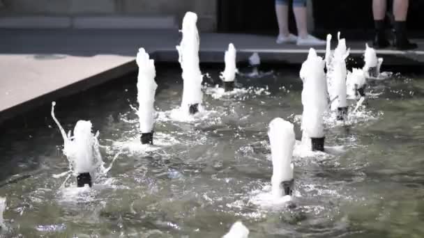 Chicago Juli 2019 Wasserstrahlen Schießen Wasser Die Höhe Während Blubbert — Stockvideo