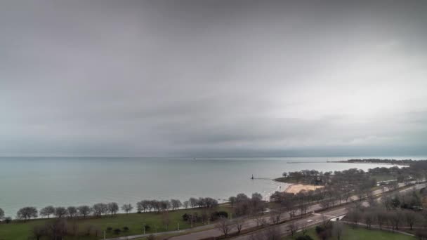 Lapso Tiempo Aéreo Densas Nubes Que Mueven Sobre Lago Michigan — Vídeos de Stock