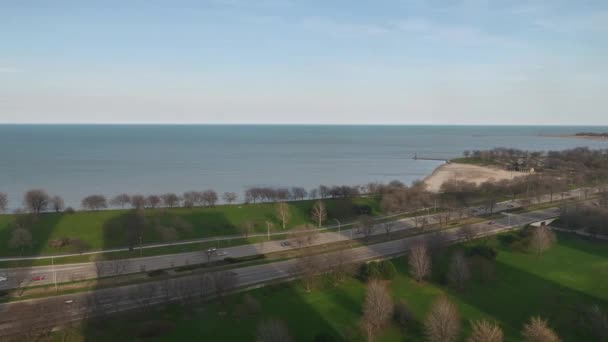 Chicago April 2017 Auto Zoomen Voorbij Aan Lake Shore Rijd — Stockvideo