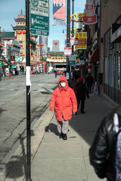 Chicago February 2Nd 2020 Woman Walks Street Chinatown Wearing Surgical — Stock Photo, Image