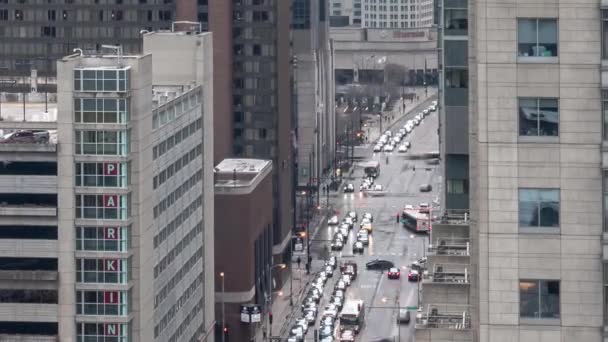 Chicago Maret 2020 Pejalan Kaki Dan Lalu Lintas Bergerak Melalui — Stok Video