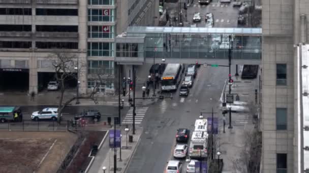 Chicago März 2020 Verkehr Und Fußgänger Bewegen Sich Entlang Des — Stockvideo