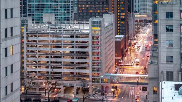 Chicago Mars 2020 Trafik Och Fotgängare Rör Sig Genom Centrum — Stockvideo