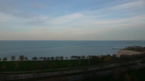 Timelapse Day Night Transition Vehicles Turning Light Trails Lake Shore — Stock Video