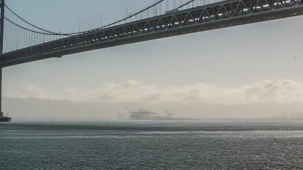 San Francisco April 2017 Scheepskranen Bewegen Aan Horizon Verte Onder — Stockvideo