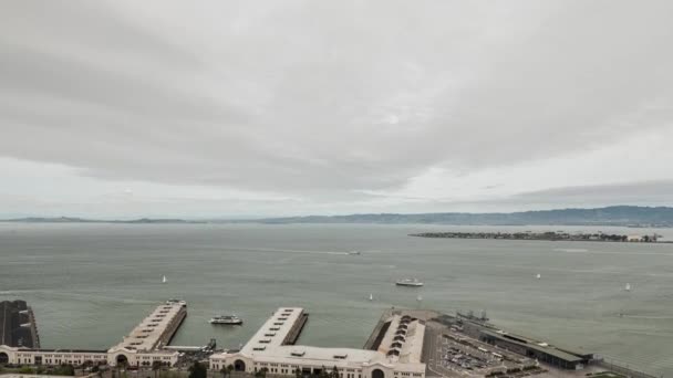 Aerial Vertical Pan Timelapse Boats Sailboats Ferries Navigating San Francisco — Stock Video