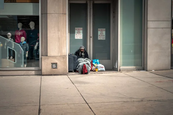 Chicago March 24Th 2020 Homeless Man Covered Blankets Sits Eerily — Stock Photo, Image