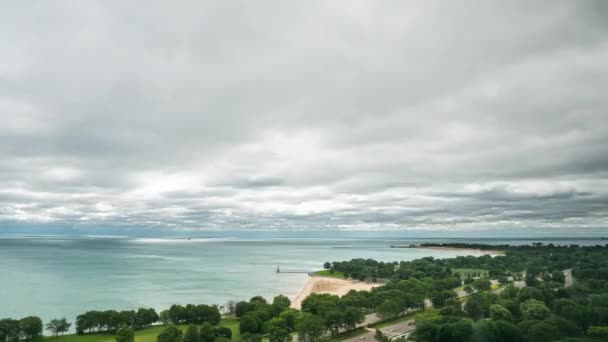 Chicago August 2017 Eine Kleine Menschentraube Formiert Sich Foster Beach — Stockvideo