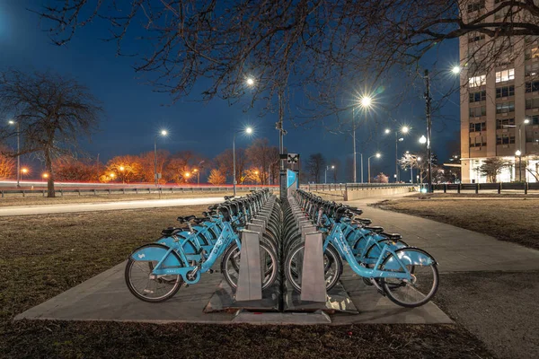 Chicago Marzo 2020 Bastidor Sienta Tranquilo Lleno Bicicletas Divvy Azules — Foto de Stock
