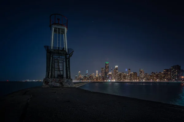 Chicago Maart 2020 Een Verweerde Stalen Betonnen Toren Ligt Nachts — Stockfoto
