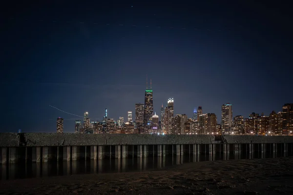 Stålplåt Stapling Foder Betong Brygga North Avenue Beach Reflekterar Över — Stockfoto