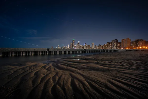 Şikago Nun Inanılmaz Ilginç Güzel Şehir Manzarası Geceleri Gökyüzüne Yükseliyor — Stok fotoğraf