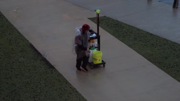 Chicago April 22Nd 2020 Man Rain Poncho Sprays Riverwalk Downtown — Stock Video