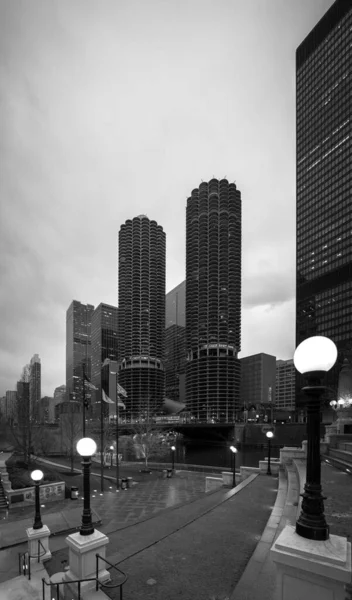 Σικάγο Απριλίου 2020 Εμβληματικοί Πύργοι Της Πόλης Της Μαρίνας Υψώνονται — Φωτογραφία Αρχείου