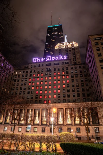Chicago Abril 2020 Centro Drake Hotel Muestra Corazón Rojo Brillante —  Fotos de Stock
