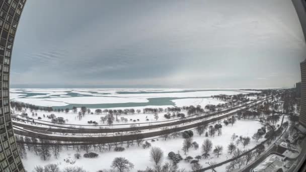 Chicago Februari 2018 Flytande Istäcken Michigansjöns Blåa Vatten Bryter Sig — Stockvideo