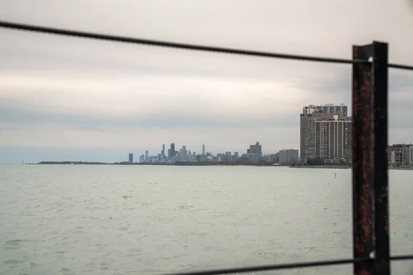 Панорамный Вид Город Чикаго Северной Стороны Парка Лойола Водой Озера — стоковое фото