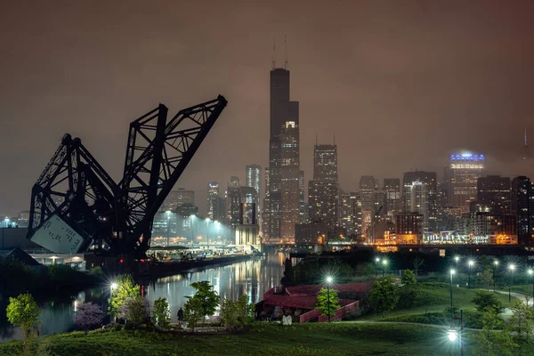 Chicago Května 2020 Světla Začínají Rozsvěcovat Willis Tower Dříve Sears — Stock fotografie