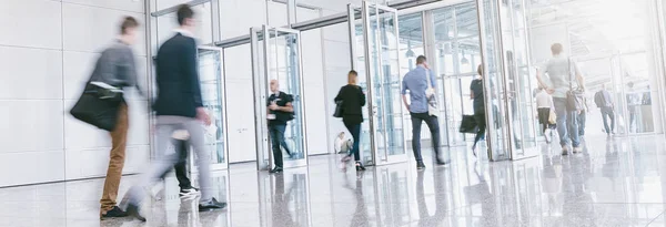 Crowd of people at a entrance — Stock Photo, Image