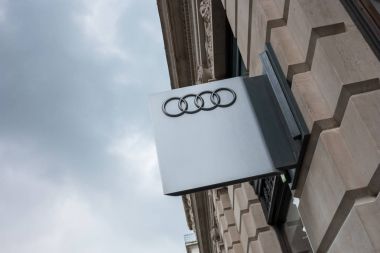 Audi amblem mağaza logosu.