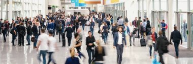 kalabalık bulanık iş adamları bir Expo
