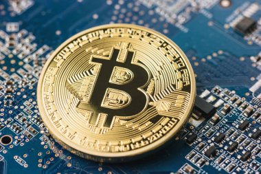 Anakart yüzeyi altın bitcoin