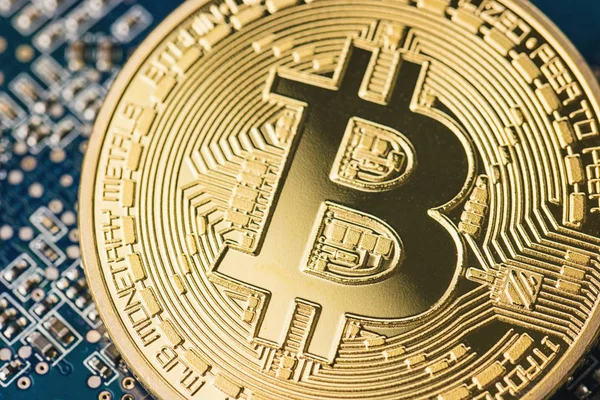 Oro Bitcoin nuevo dinero virtual - Moneda digital — Foto de Stock