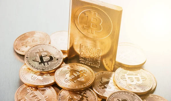 Bitcoins monedas criptomoneda física — Foto de Stock