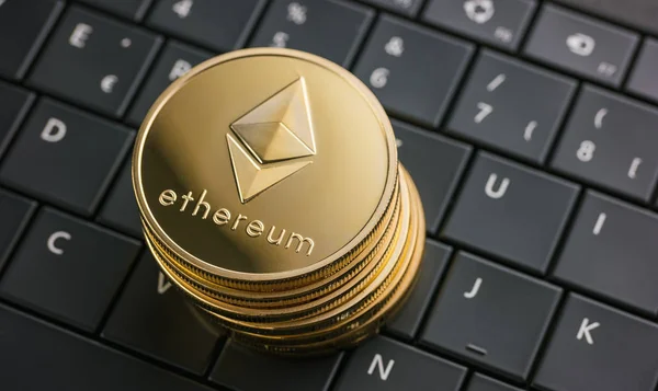 Ethereum coins stack cryptocurrency, digital money on computer k — Stock Photo, Image