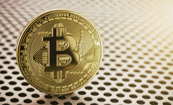 Golden bitcoin. trading concept of crypto currency concept image — Stock Photo, Image