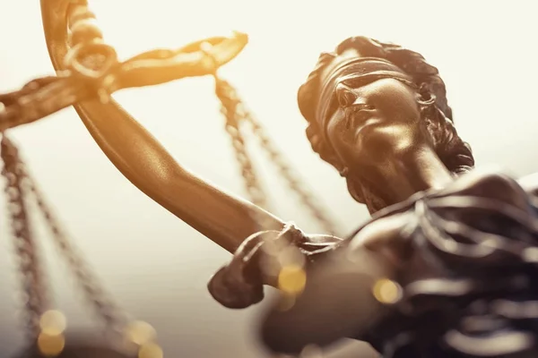 Het standbeeld van Justitie, juridische wet concept afbeelding — Stockfoto