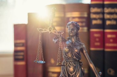 Adalet femida veya adalet tanrıçası