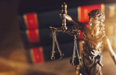 Muhasebe Dairesi hanımefendi heykel adalet