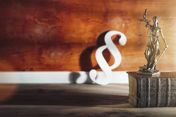 Statue of Justice with Paragraph icon in a lawyer office. law, a — Stock Photo, Image