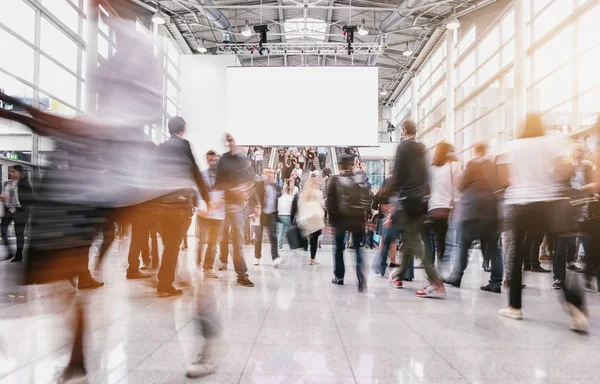 bir fuar anonim insanlara 