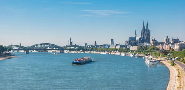 Кельн Старого міста з видом на річки Рейн — стокове фото