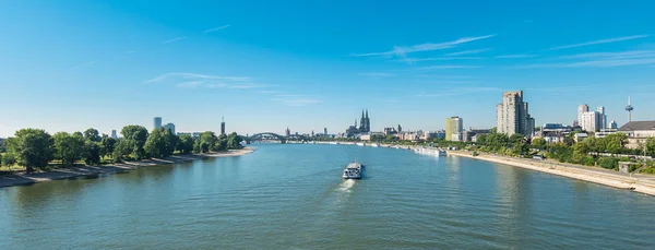 Vista sulla città di Colonia con cattedrale — Foto Stock