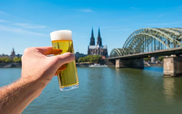 Birra tedesca (K Ligulsch) a Colonia sul fiume Reno Germania — Foto Stock