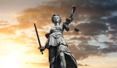 Heykeli günbatımı gökyüzü hanımefendi Adalet (Justitia)
