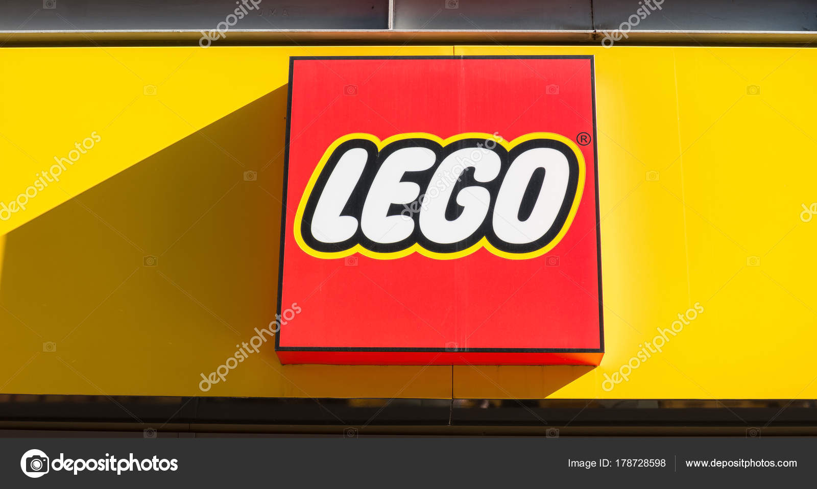 logo on a store front Stock Editorial Photo © rclassenlayouts #178728598