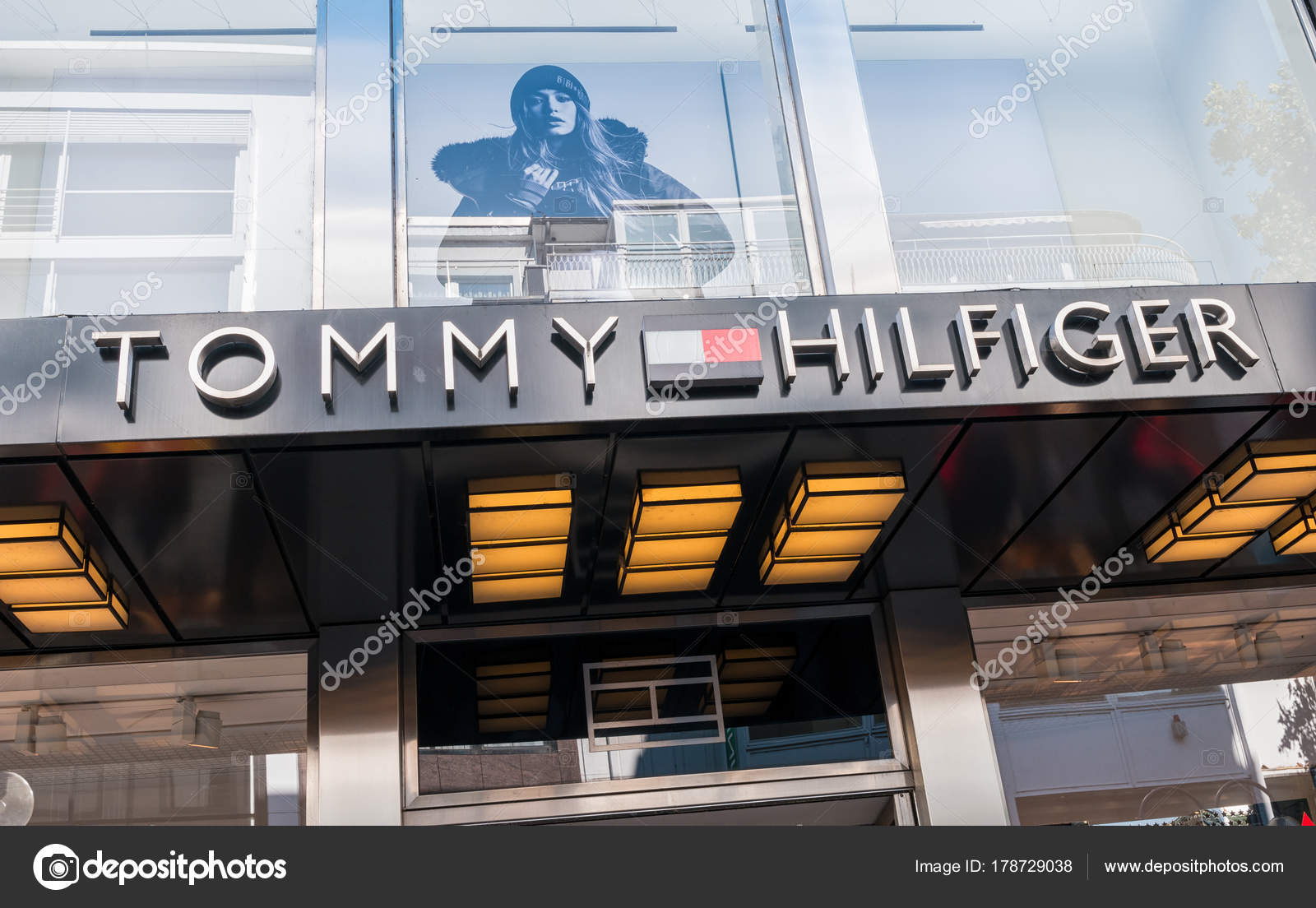 Tommy Hilfinger logo on a store – Stock 