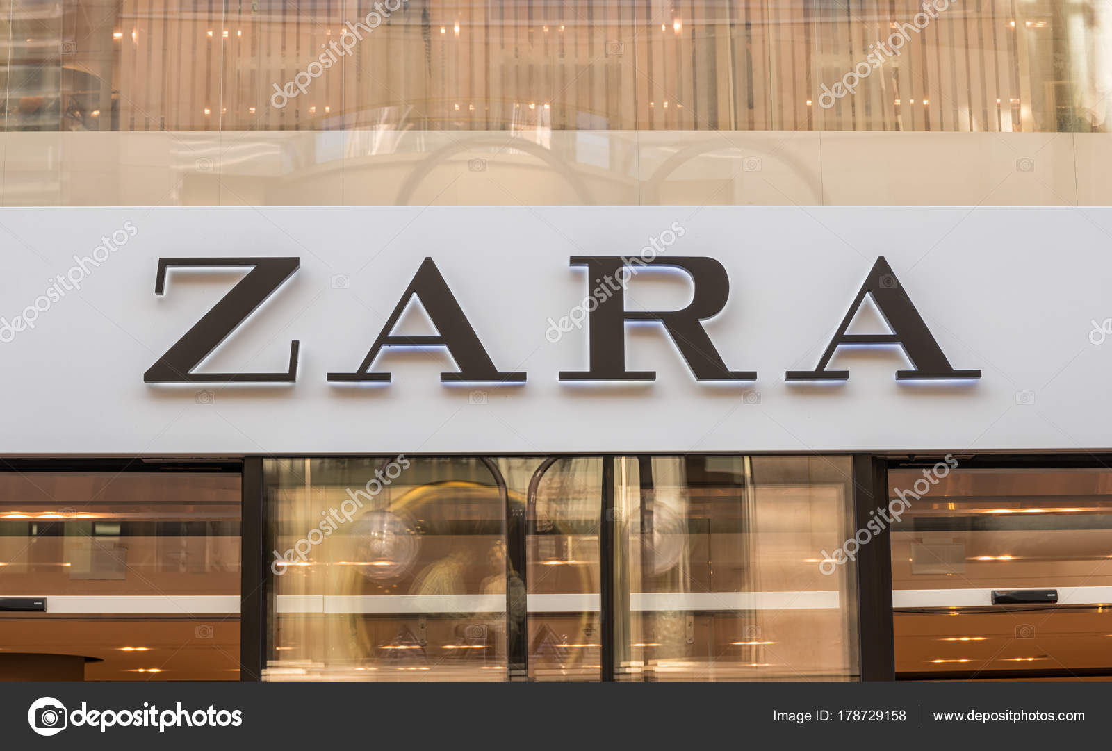 Zara Stock Photo - Download Image Now - Zara - Brand-name, Store