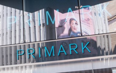 Logolu PRIMARK mağaza