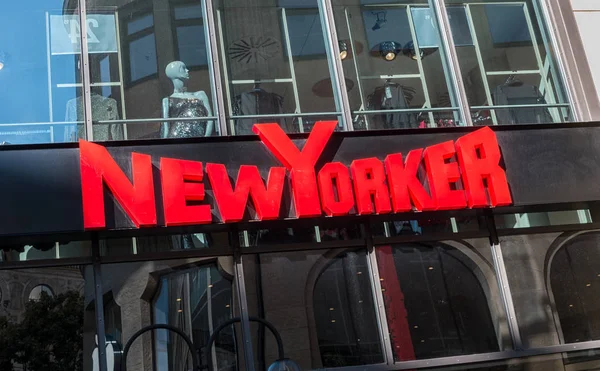 New Yorker logo sign outside a store — Stock Photo, Image