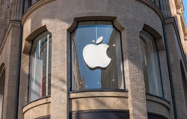 Embleem van Apple op een Apple-winkel — Stockfoto