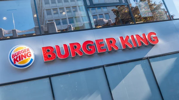 Firma de Burger King en una tienda — Foto de Stock